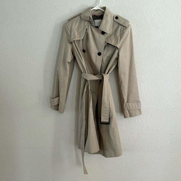 Banana Republic Jackets & Blazers - Banana Republic classic trench coat.